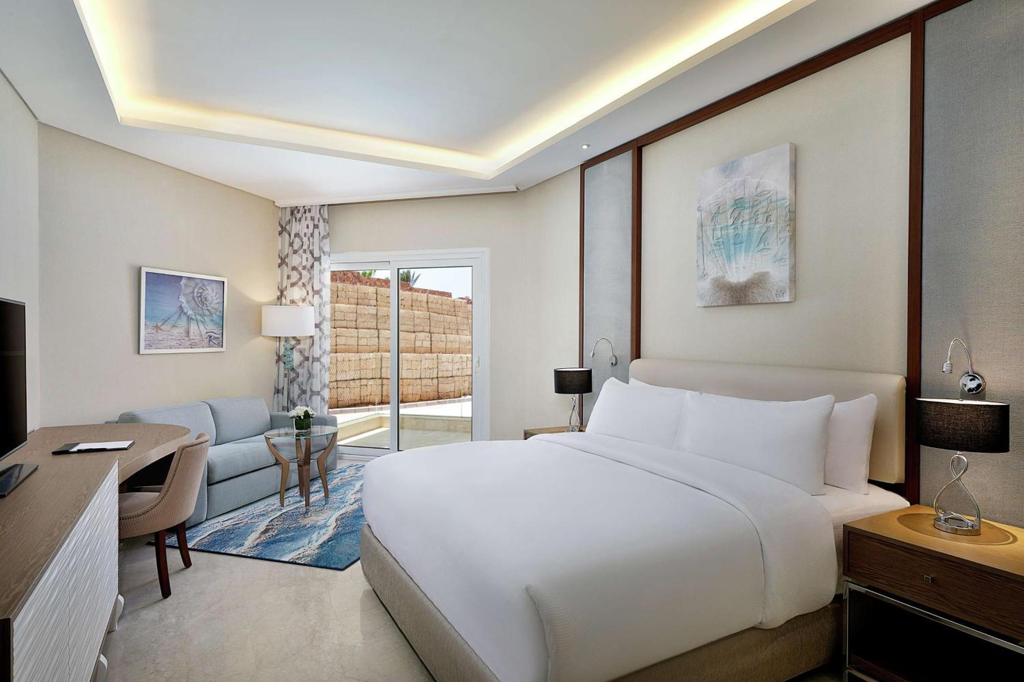 Hilton Hurghada Plaza Hotel Exterior photo