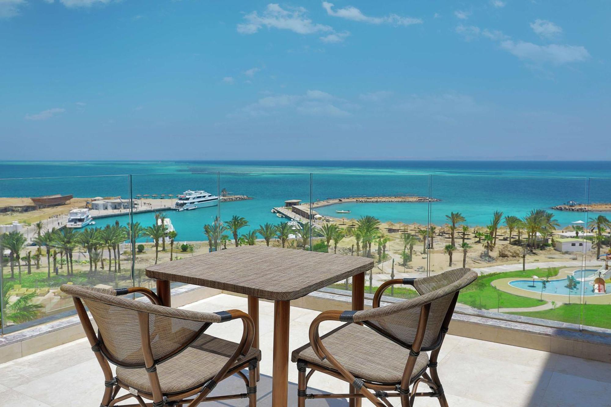 Hilton Hurghada Plaza Hotel Exterior photo