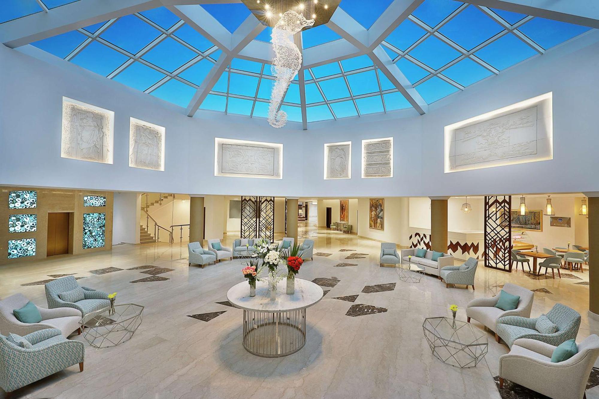 Hilton Hurghada Plaza Hotel Exterior photo