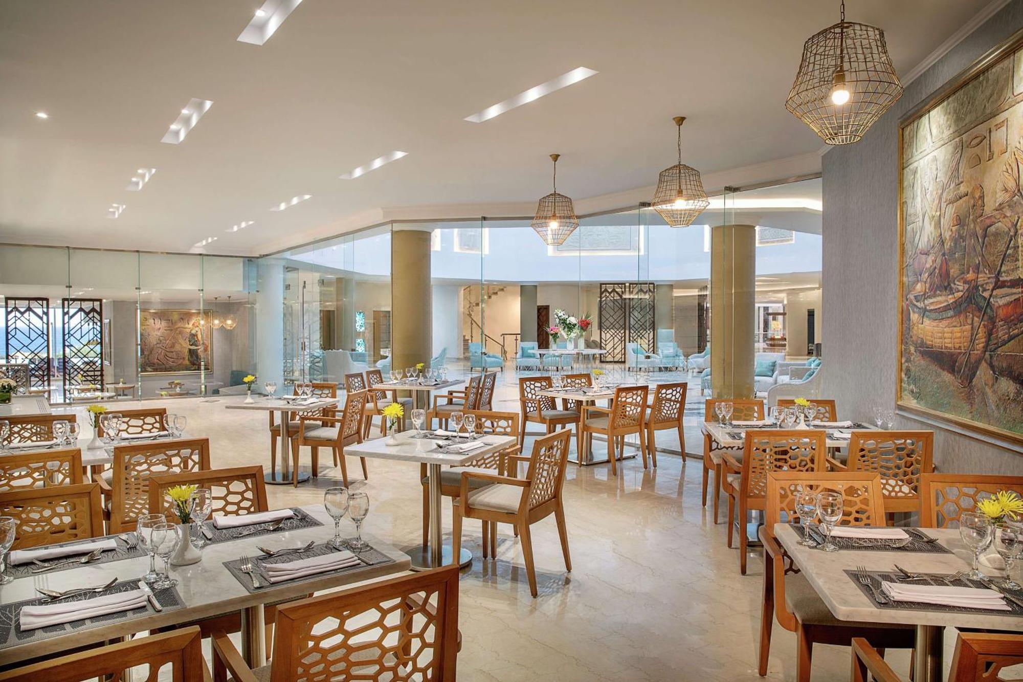 Hilton Hurghada Plaza Hotel Exterior photo